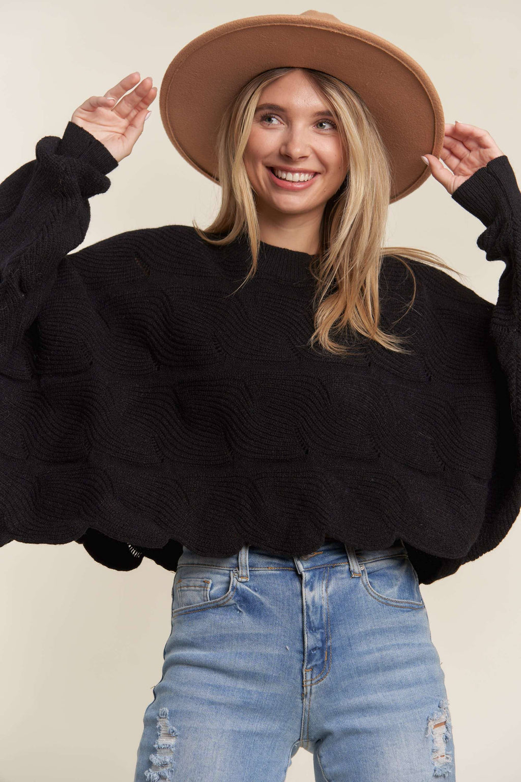 SCALLOP HEM LOOSE FIT SWEATER TOP