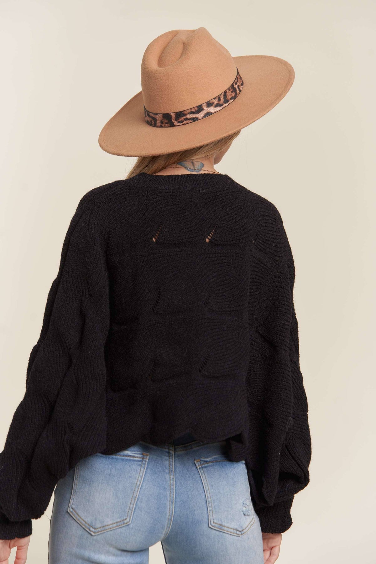 SCALLOP HEM LOOSE FIT SWEATER TOP